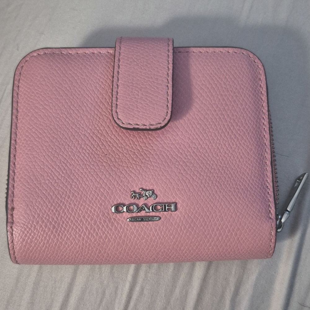 Coach Medium Corner Zip Wallet